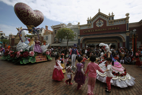 Hong Kong Disneyland reports first profit