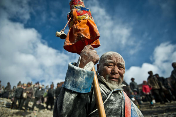 Tibetans welcome new year with flour fight