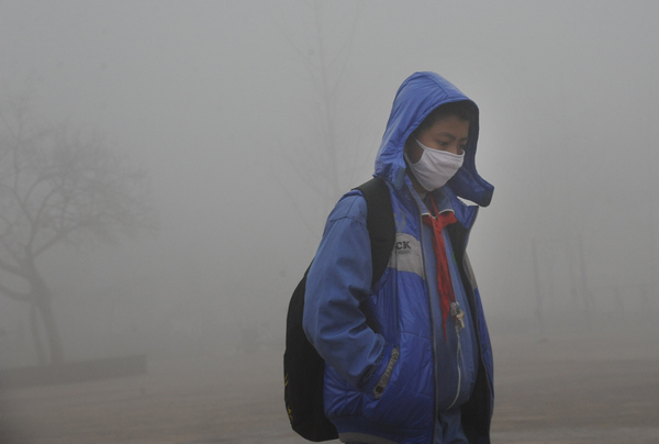 Heavy pollution blinds East China