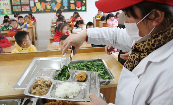 Clean plates as school cuts waste