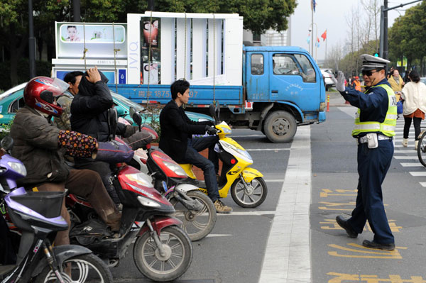 8,000 fined for jaywalking in E China