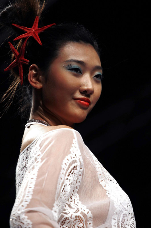 Shanghai fashion week kicks off