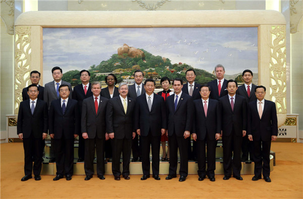 Xi meets China-US governors' forum attendees