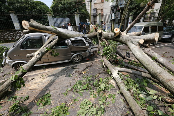Tornado in S China damages 1,000 homes