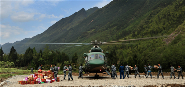 PLA aircraft fly in supplies to quake zone