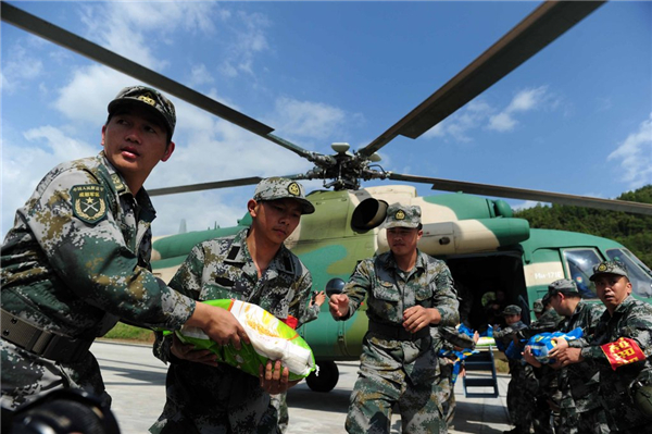 PLA aircraft fly in supplies to quake zone