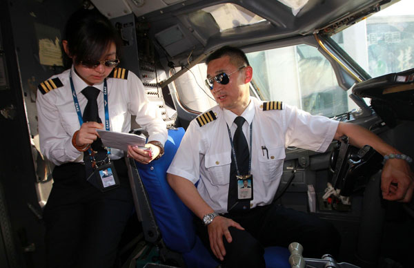 Chinese airline features first father - daughter pilot duo