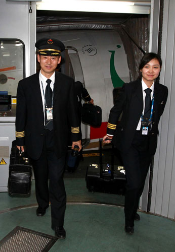 Chinese airline features first father - daughter pilot duo
