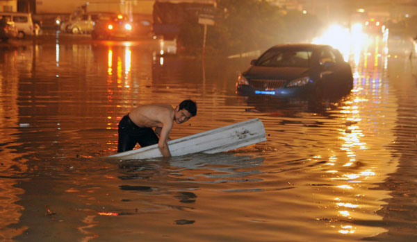 Rain unleashes traffic chaos in C China city