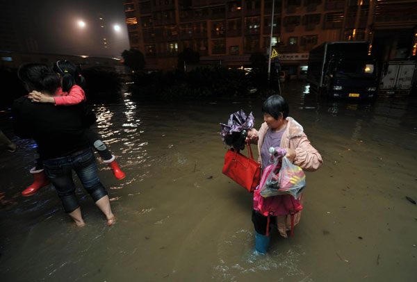 Rain unleashes traffic chaos in C China city