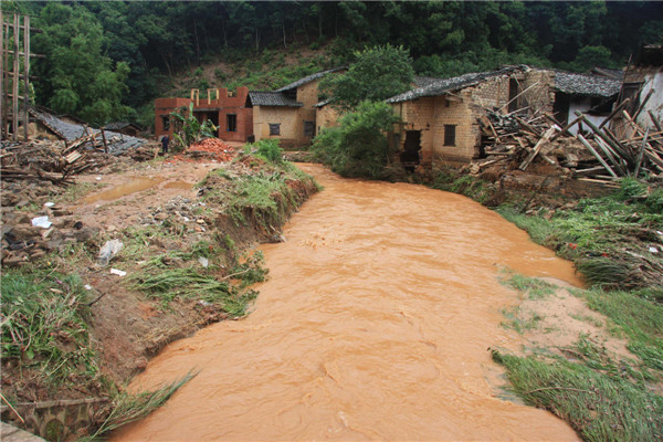 33 dead, 12 missing in S China storms