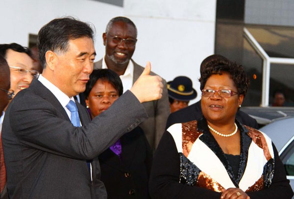 Chinese VP starts official visit to Zimbabwe