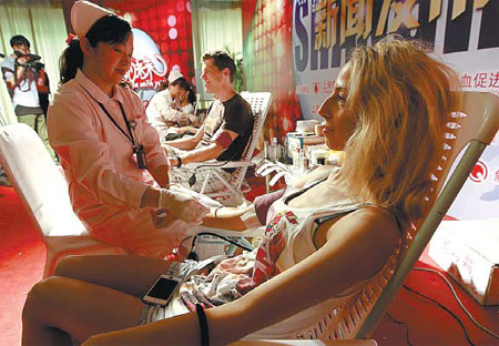 Expats try to provide help in Shanghai's blood drive