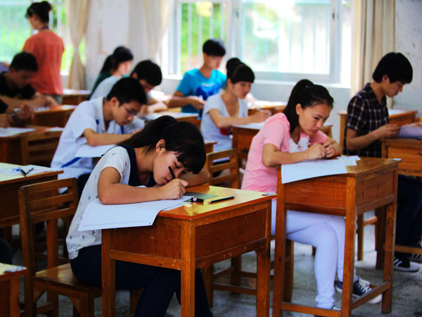 Students in Pingxiang city, South China's Guangxi Zhuang autonomous region, are ready to take their exam, June 7, 2013. Big exam day kicks off