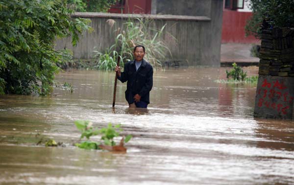 10,000 evacuated in E China downpour