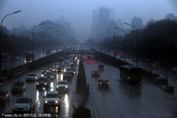 Torrential rain, hail hit Beijing