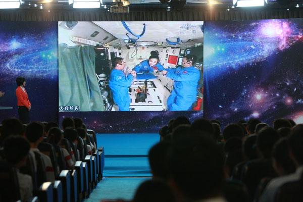 Historic space lecture in Tiangong-1 commences