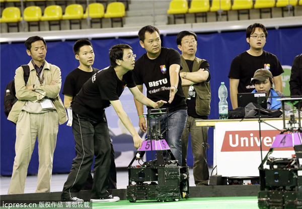 Robots fulfill China's soccer dream