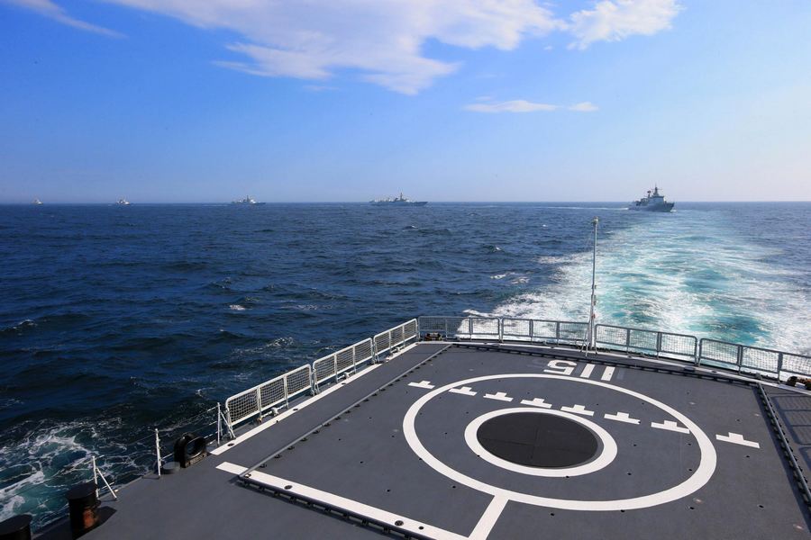 Chinese navy conducts formation exercises