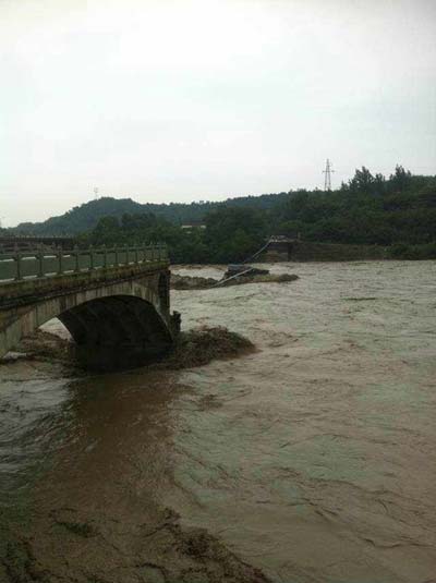 12 missing in SW China bridge collapse