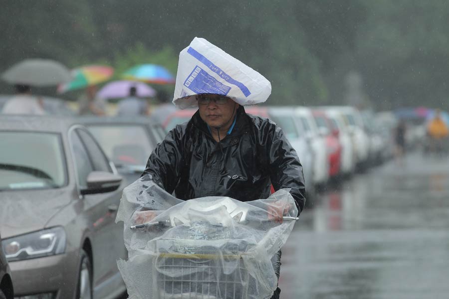 Rain continues in Beijing