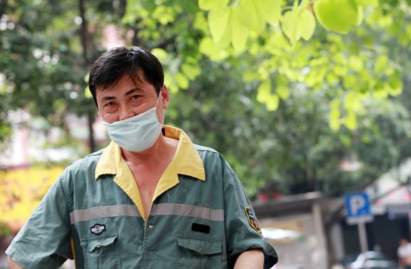 Feeling the heat: Sanitation worker in Guangzhou