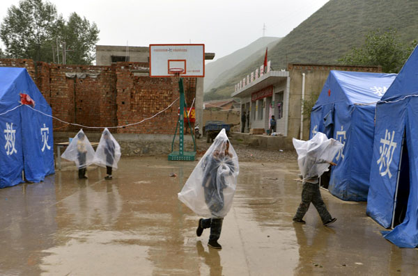 Downpours hit NW China quake zone