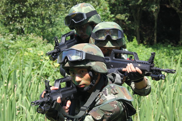 Soldiers take aim during anti-terror drill