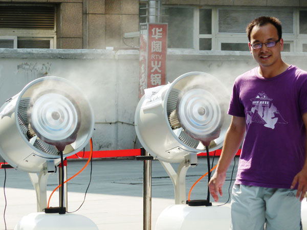 Cooling spray for shoppers in meltdown