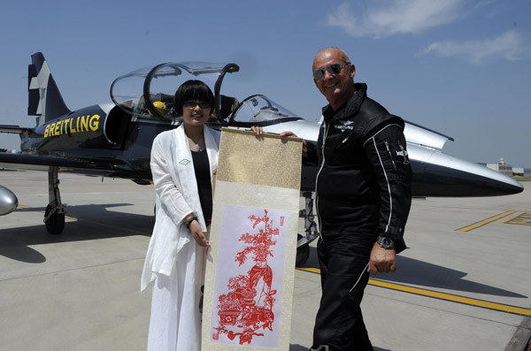 Famed aerobatic team to put on show in Xinjiang