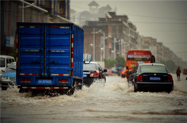 Typhoon Utor drowns S China, causing casualities