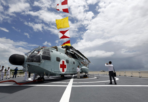 Chinese hospital ship Peace Ark arrives in Yangon