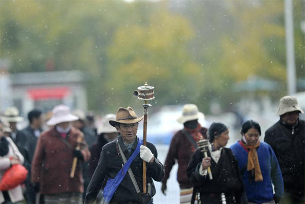 Snowfall hits many areas of Tibet 