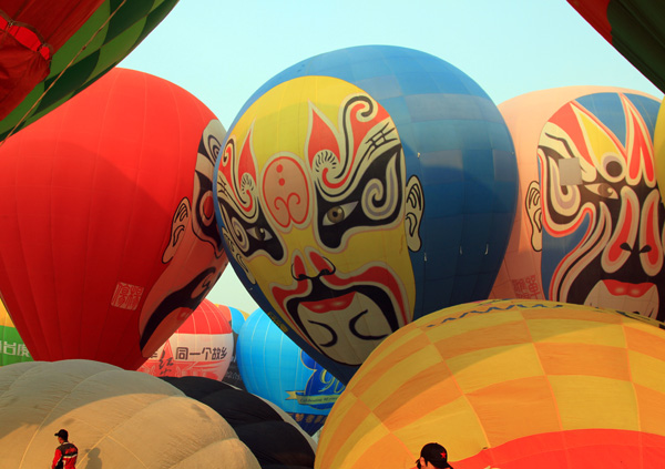 Hot air balloons loom high on tourist horizon