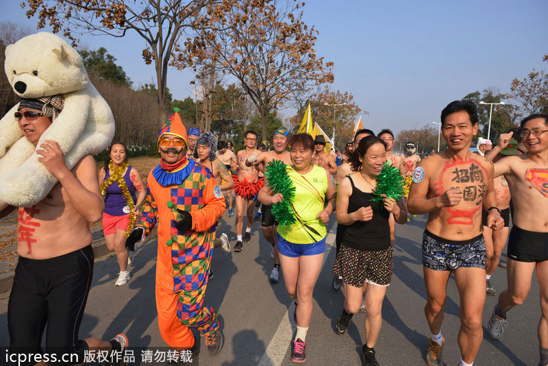 Chilly runners roar to appeal for healthy lifestyle