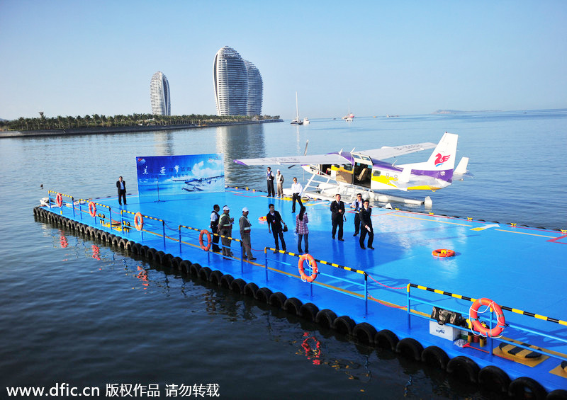 First amphibious aircraft lures tourists