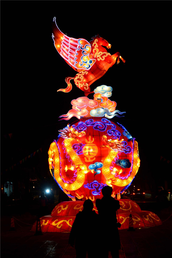 Nanjing light festival shines on Qinhuai River