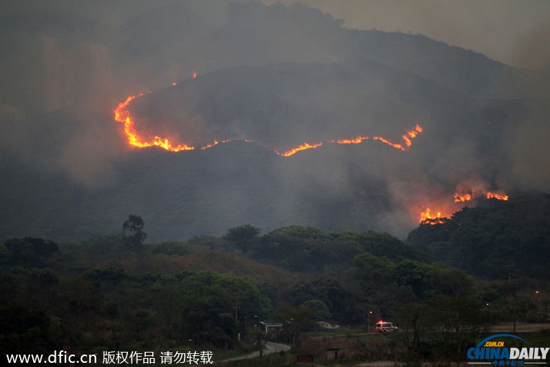 Forest fire rages in Hong Kong