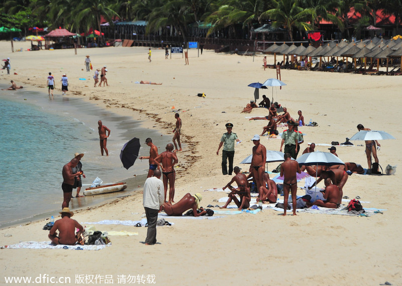 Nudist Sunbathing On The Beach - Two detained for swimming, sunbathing in the nude[2]|chinadaily.com.cn