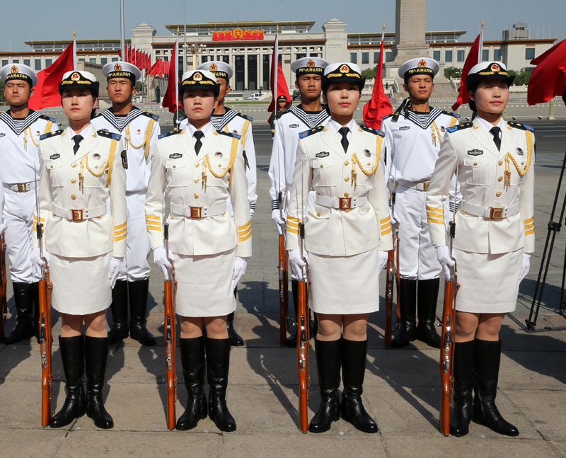 PLA Honor Guard debuts female members