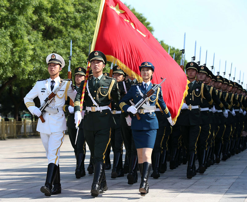 PLA Honor Guard debuts female members