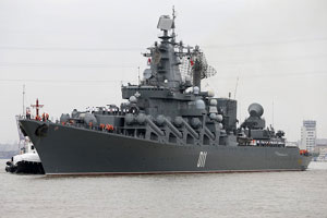 Shanghai crowds flock to China, Russia battleships