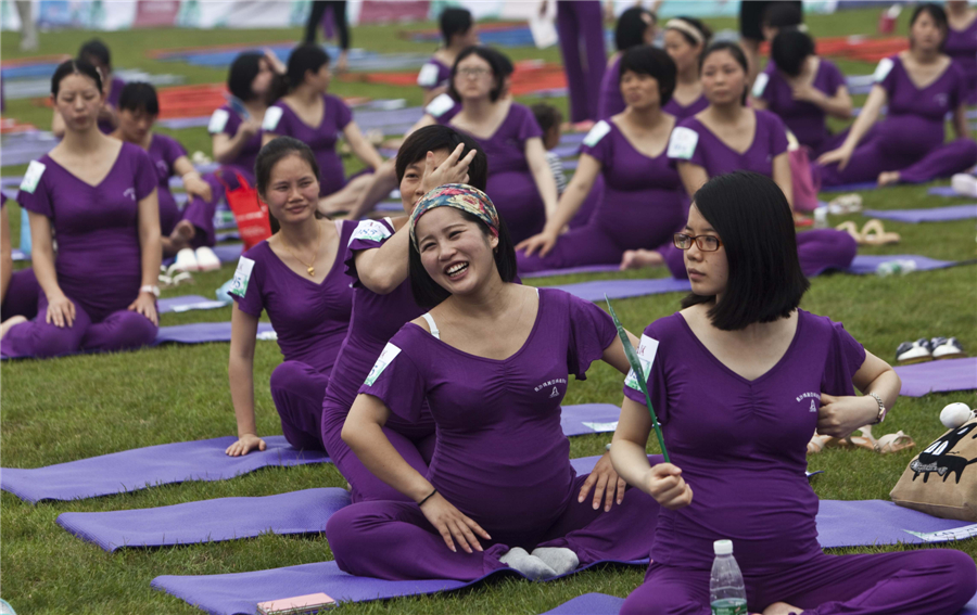 505 pregnant women beat record for group yoga