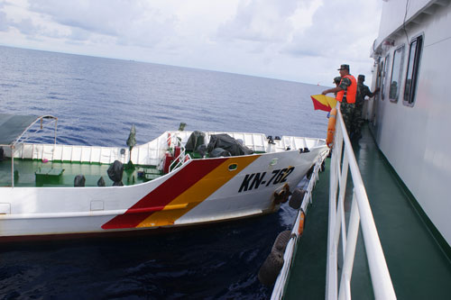 FM releases photos of Vietnam ship hitting Chinese patrol vessel