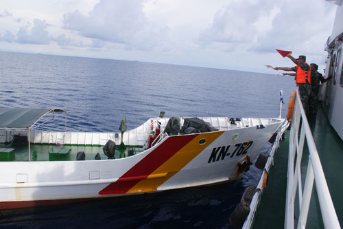 FM releases photos of Vietnam ship hitting Chinese patrol vessel