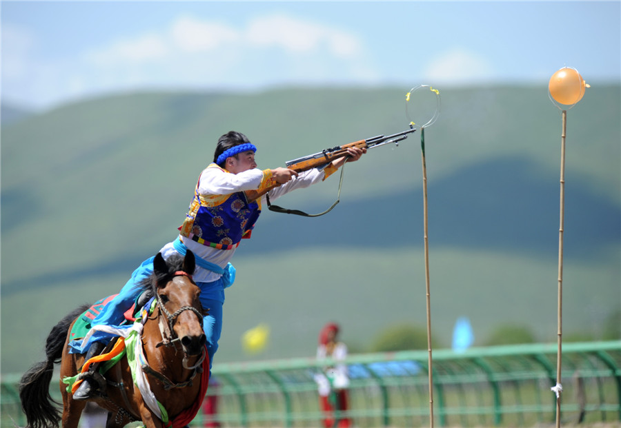 Horsemen thunder at Sichuan event