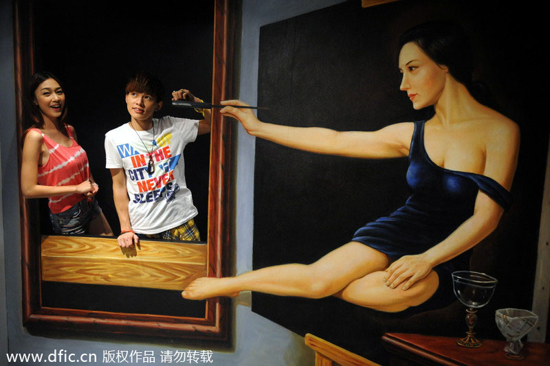3D paintings entertain people in Hong Kong