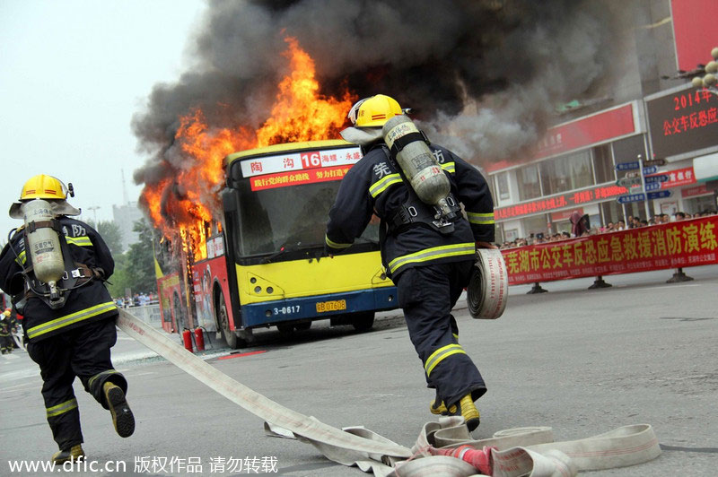 Anti-terrorism drill held in E China