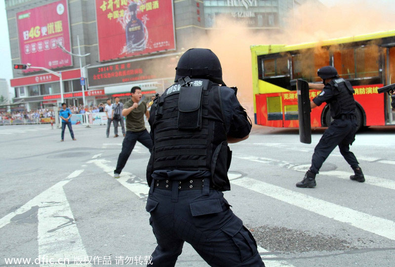 Anti-terrorism drill held in E China