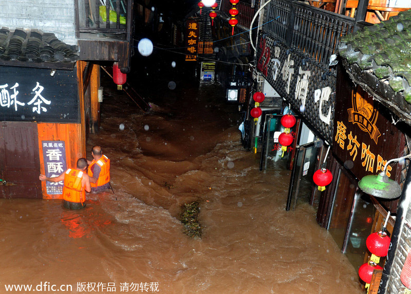 Thousands flee as rains lash Hunan, Anhui